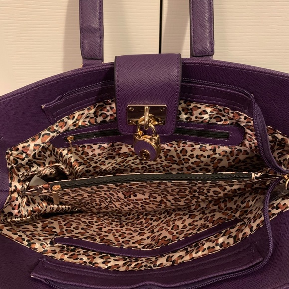 “Alfa” Handbag - Picture 3 of 3